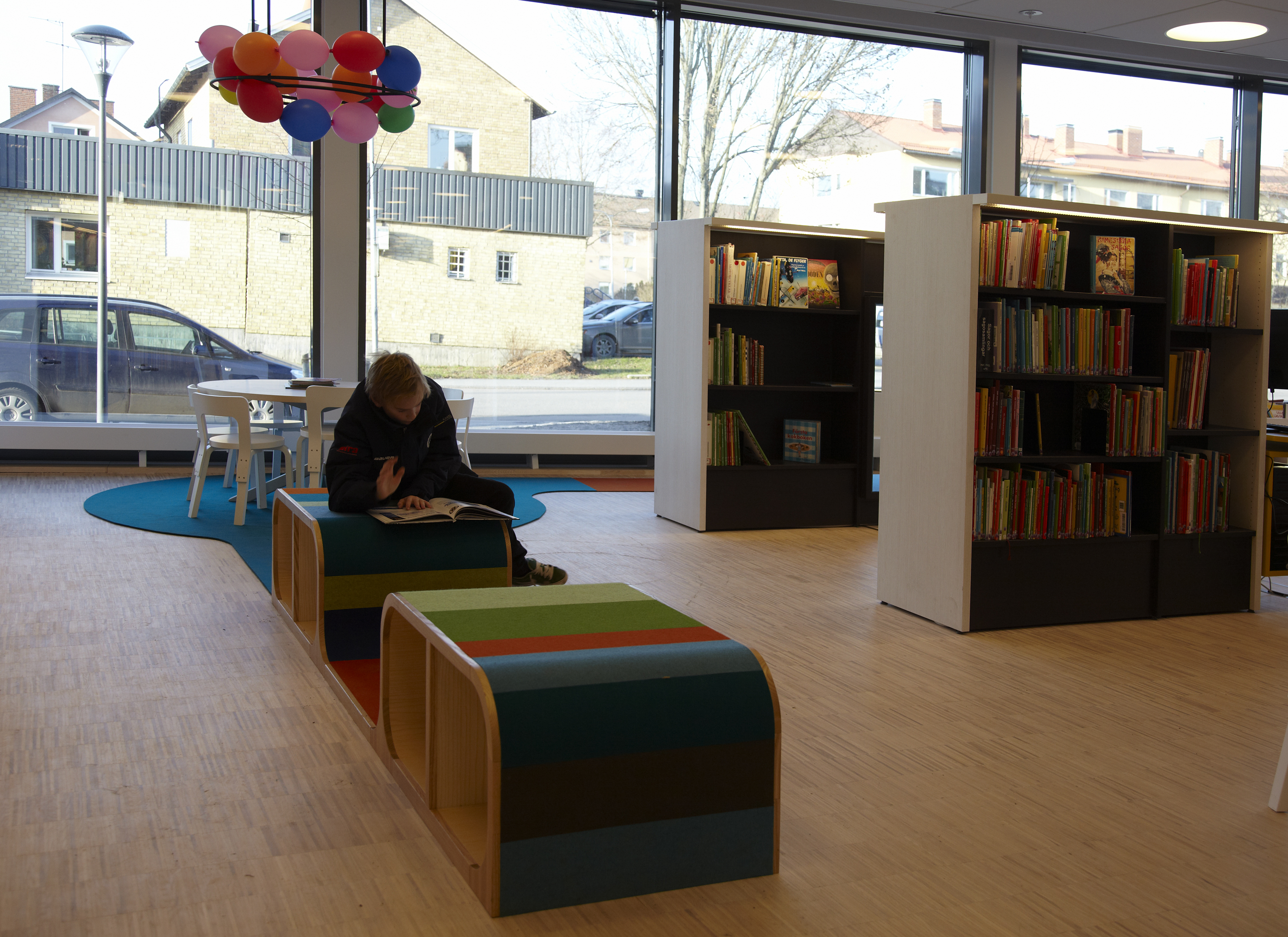 fraster, filt, opklæbning, akustik, uld filt, inspiration, design, indretning, filttavle, udsmykning, opklæbet filt, filt på væg, limet filt, vægfilt, filtfarve, dekoration